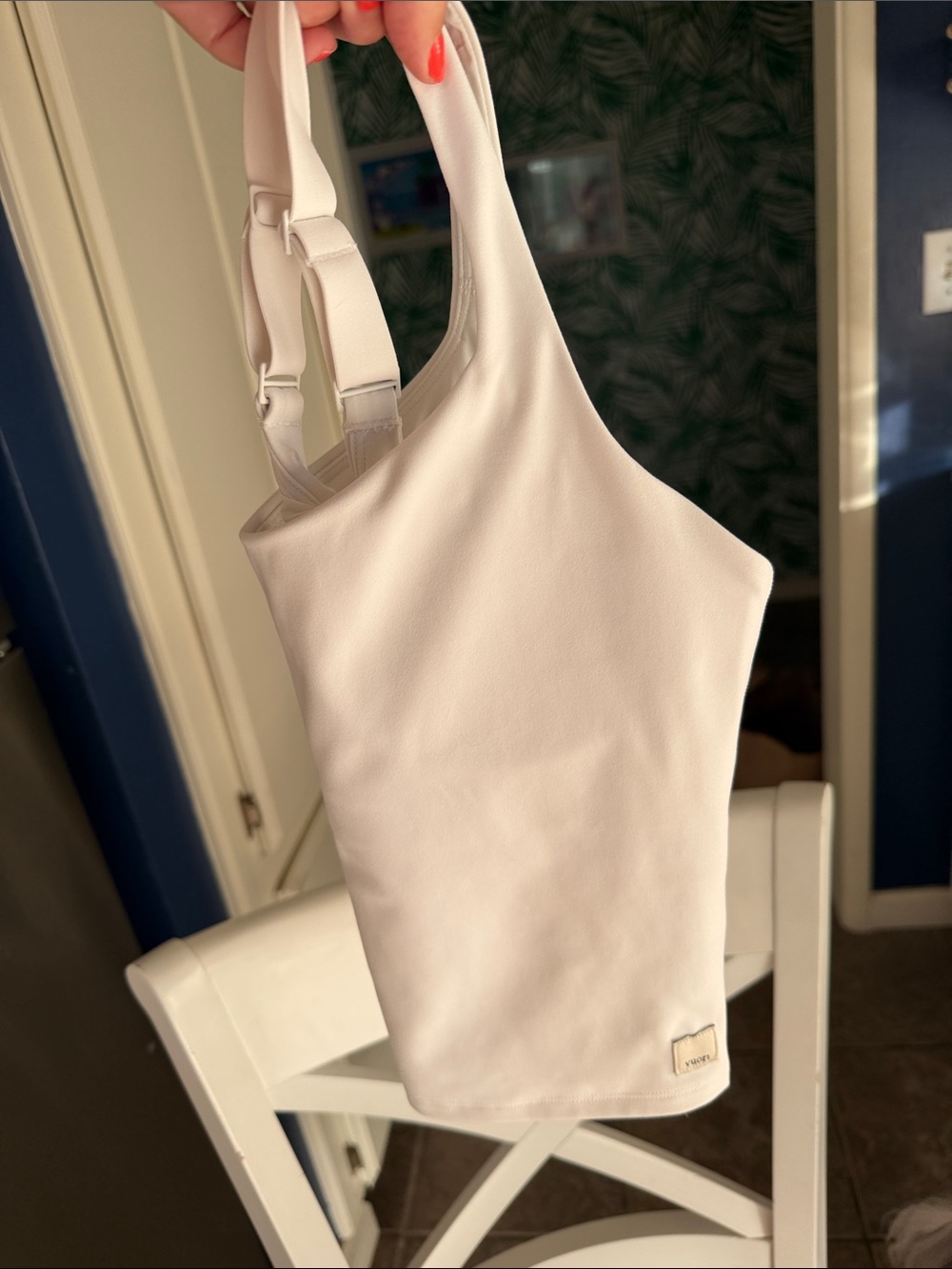 Vuori White Performance Crop Tank dynamic tank - Picture 5 of 5